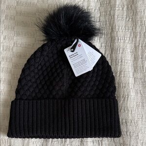 NWT Lululemon athletica Bubble Knit Pom Beanie in Black